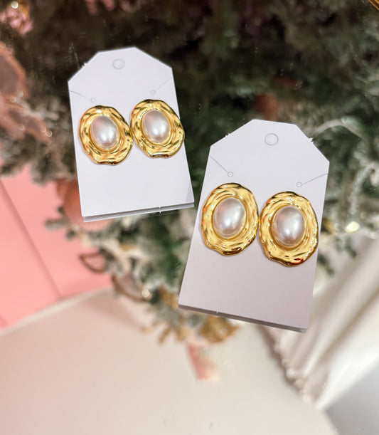 Gold Oval Pearl earrings
