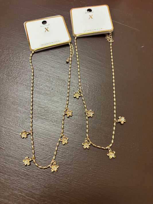 Dainty Flower necklace
