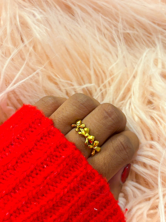 Triple bow ring