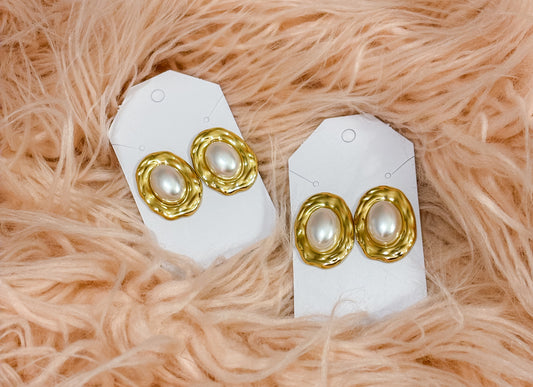 Gold Oval Pearl earrings